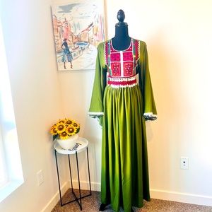 Beautiful dress in fashionable color, size M